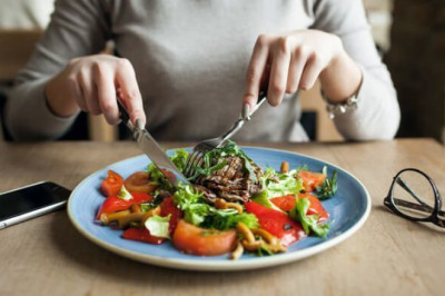 Mindful eten: hoe je met aandacht eet en je lichaam voedt